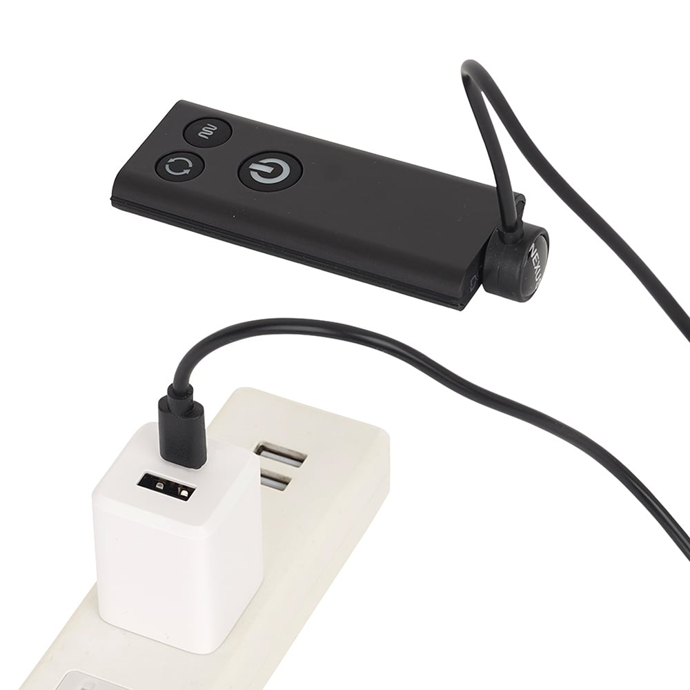 “ステルスWP”や“エクストリーム”と同じタイプの充電式リモコン。付属のUSB-Cケーブルで充電できるのが便利です。