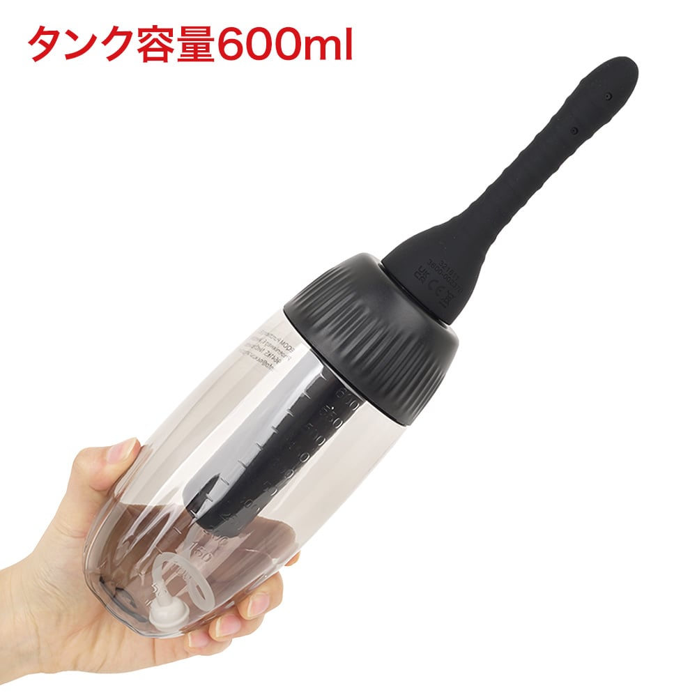 大きなタンクから長いノズルが突き出た、いかにも洗浄ポンプらしい外観。グリップなどはなく、とてもシンプルです。